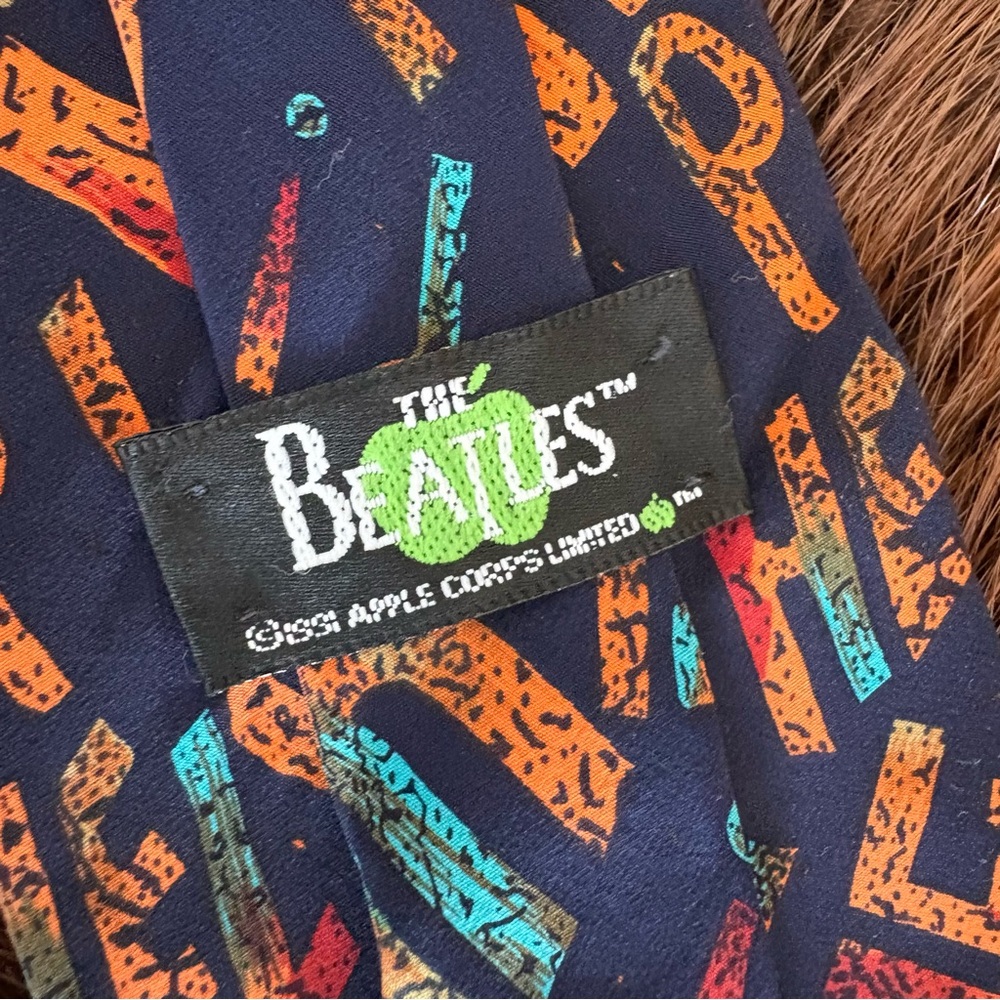 Vintage Beatles HELP! Silk Tie - Picture 3 of 5